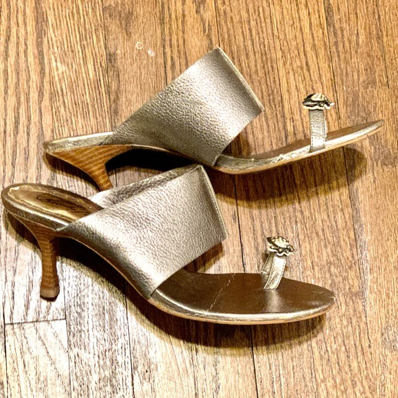 Beverly Feldman Open-Toe, High-Heel, Mules in GOLD with Ladybug Toe decor, Size9 - Picture 3 of 6